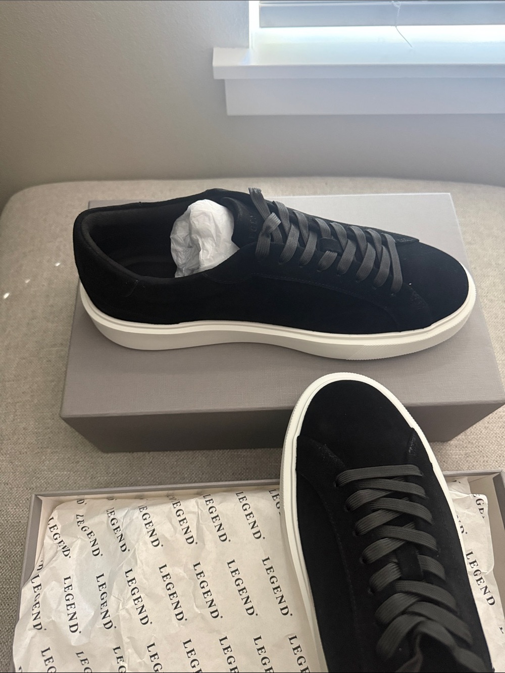 LEGEND Men's Black Suede Low-Top Sneakers